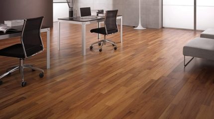 come pulire un pavimento in legno e parquet