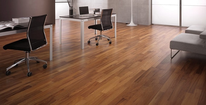 come pulire un pavimento in legno e parquet