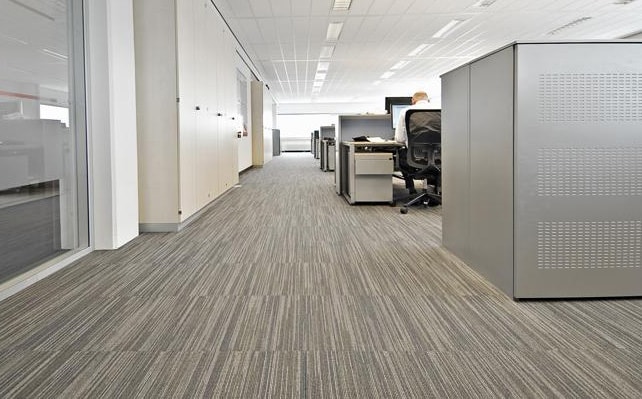 come pulire un pavimento in moquette
